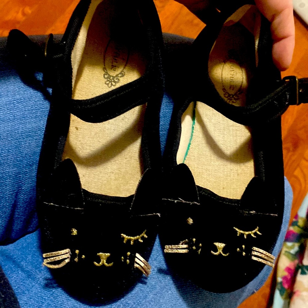 JoyFolie shoes size 2